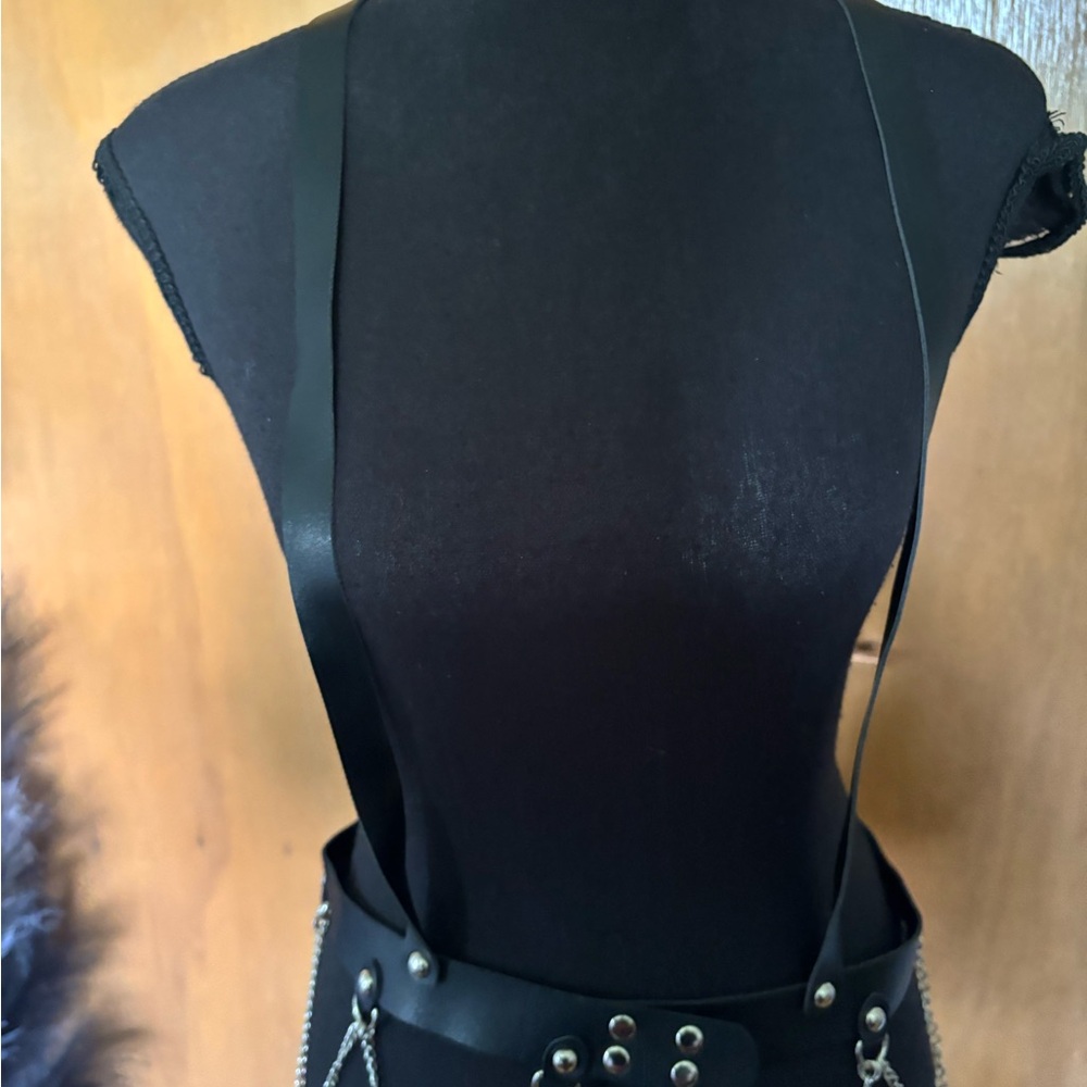 Fashion Nova Black and Silver Chain Belt - Picture 4 of 9